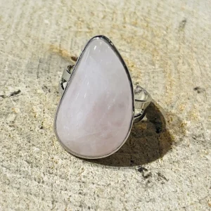 Bague sertie d’une Quartz rose (taille réglable)