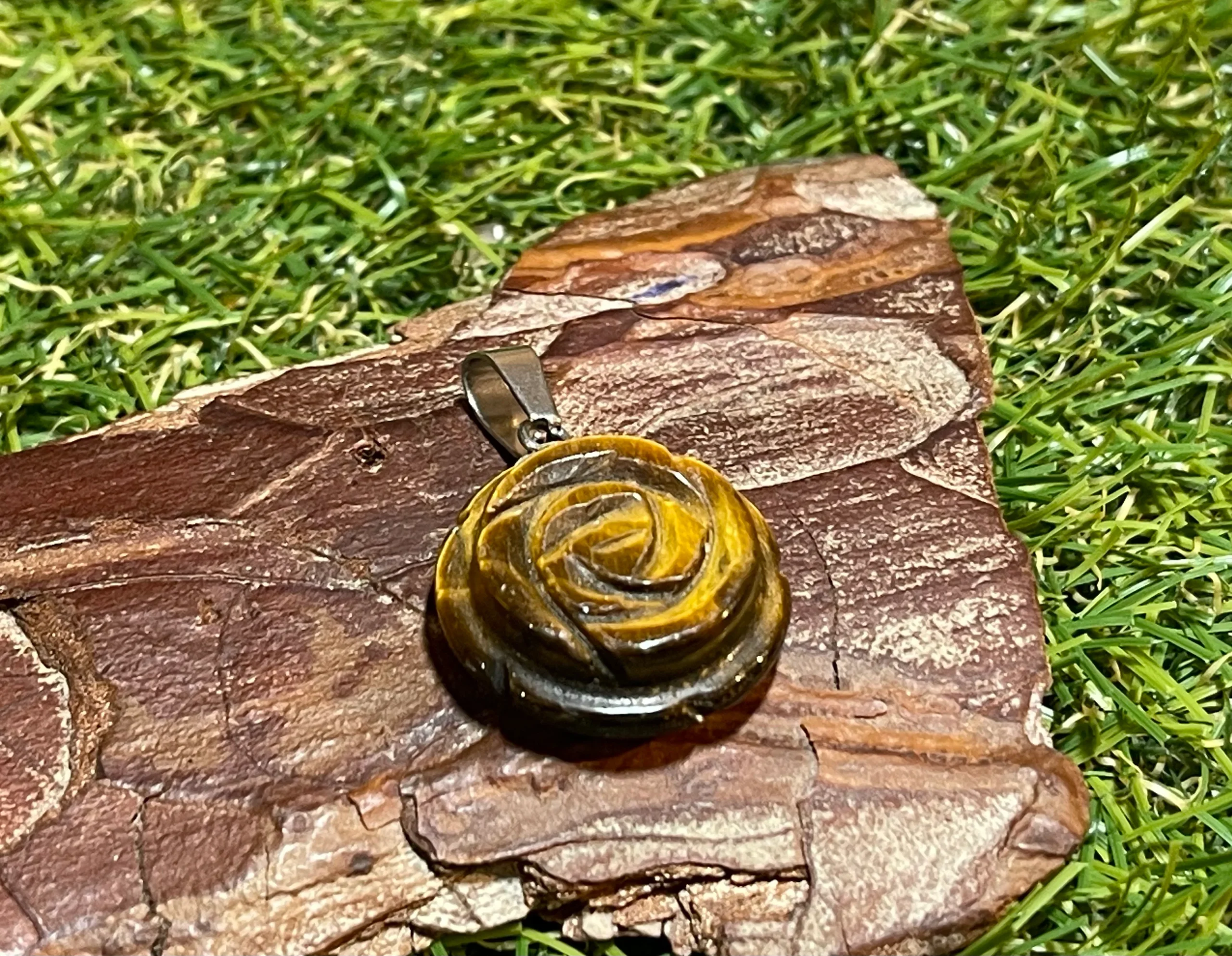 Pendentif Fleur en Œil de tigre – Image 3