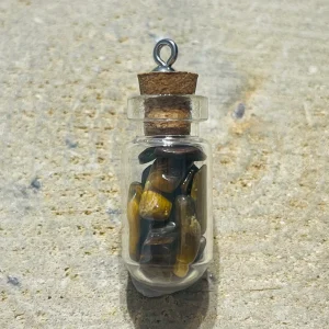 Fiole remplie de pépites en pierre naturelle Œil de tigre