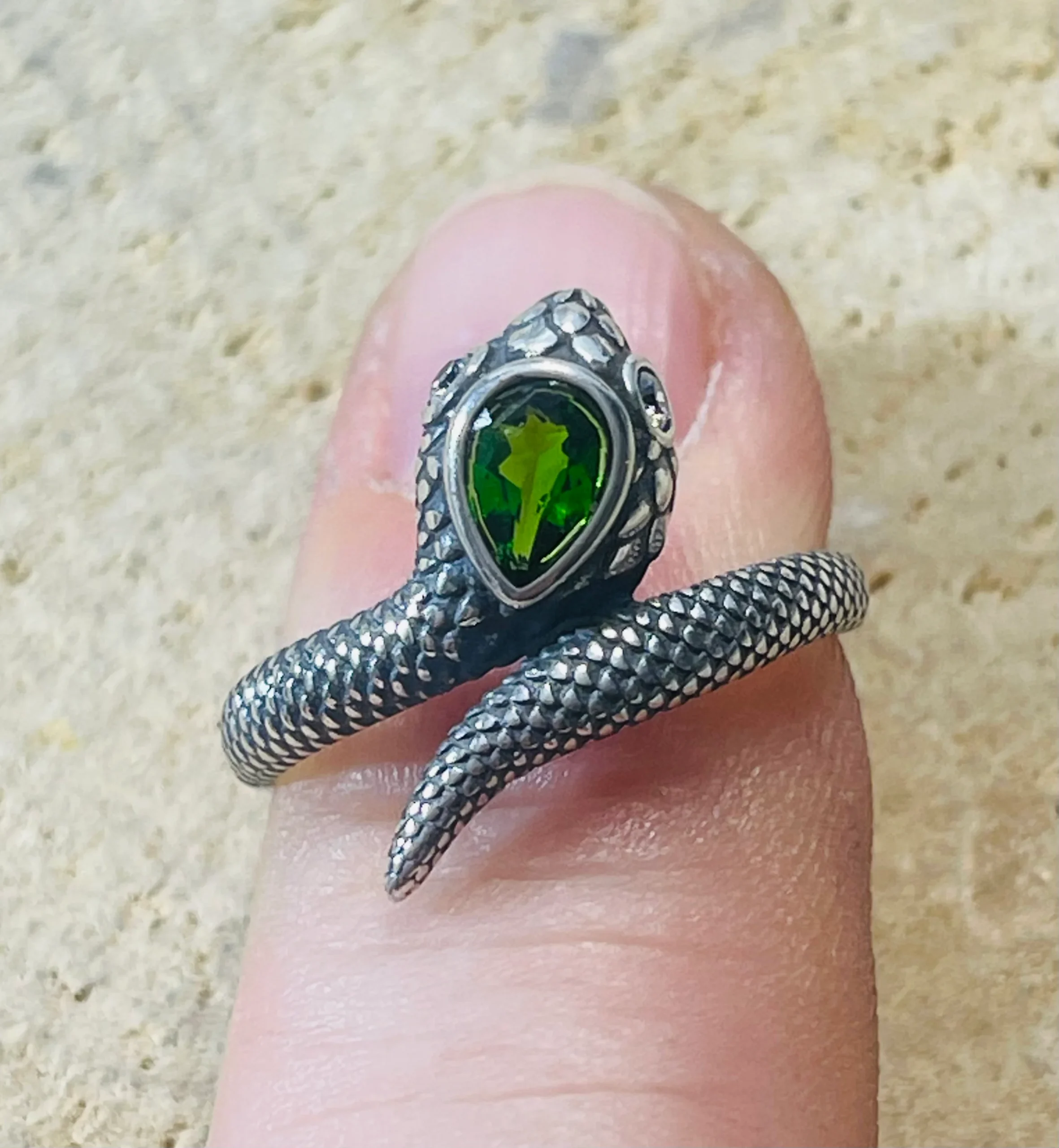 Bague Serpent en Argent 925 sertie d’une Diopside, Taille 57-60 (réglable) – Image 3