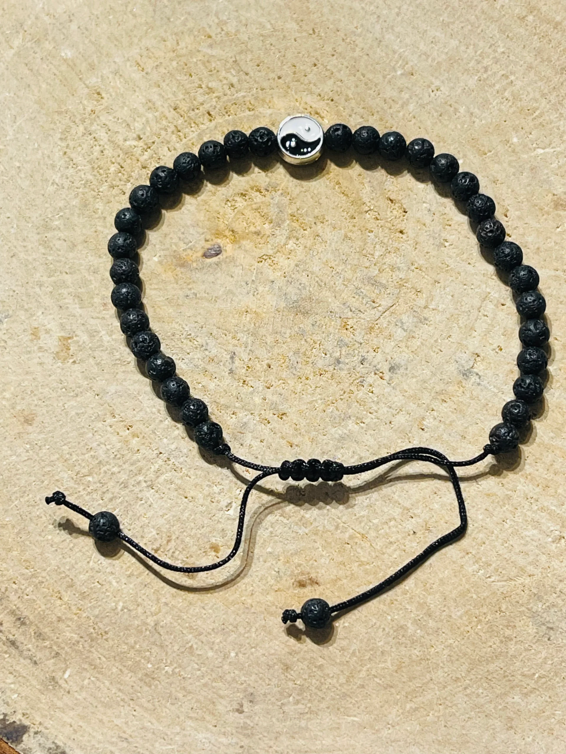 Lot de 5 Bracelets réglables de perles en pierre de Lave et Yin Yang (103) – Image 3