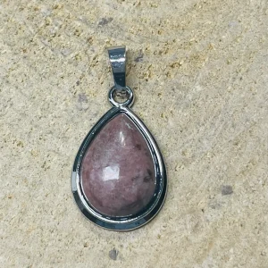 Pendentif en Rhrodonite en goutte d’eau