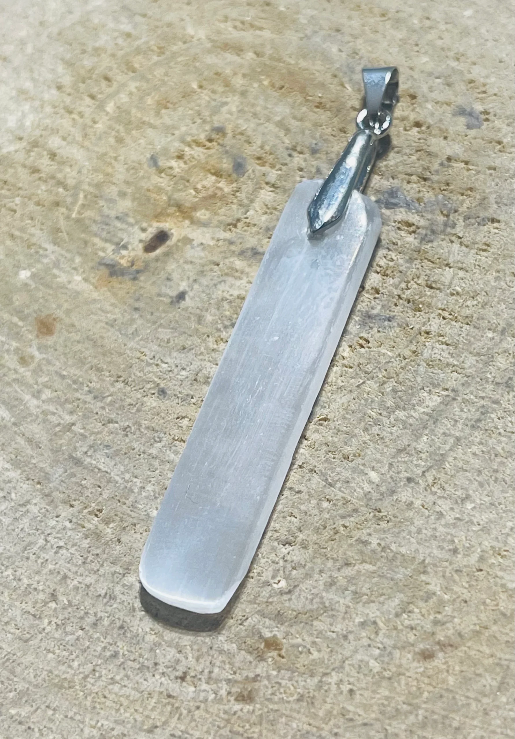 Pendentif en Sélénite – Image 2