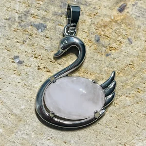 Pendentif en forme de cygne serti d'un Quartz rose