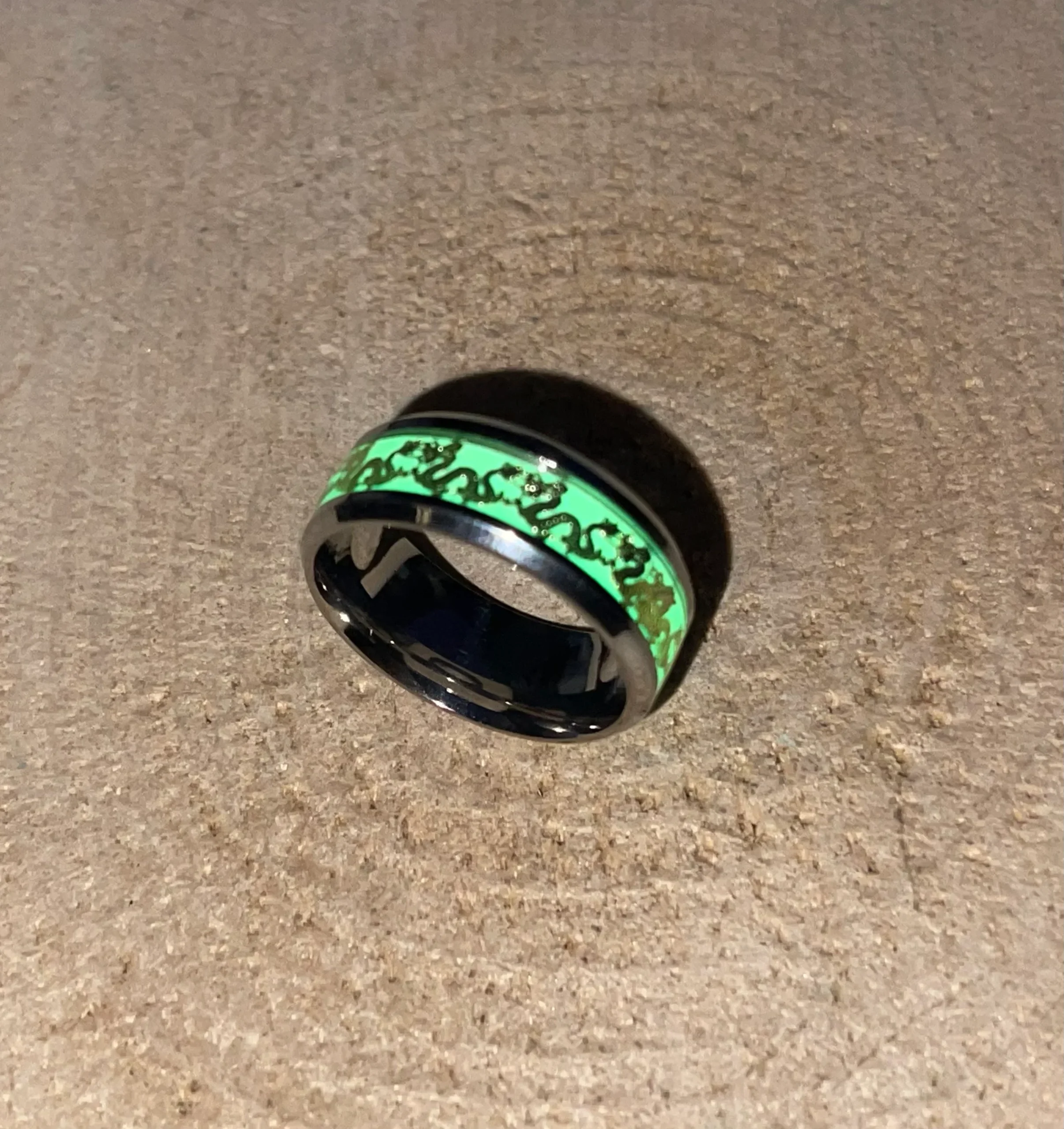 Bague phosphorescente en Acier avec dragon doré, Taille 57