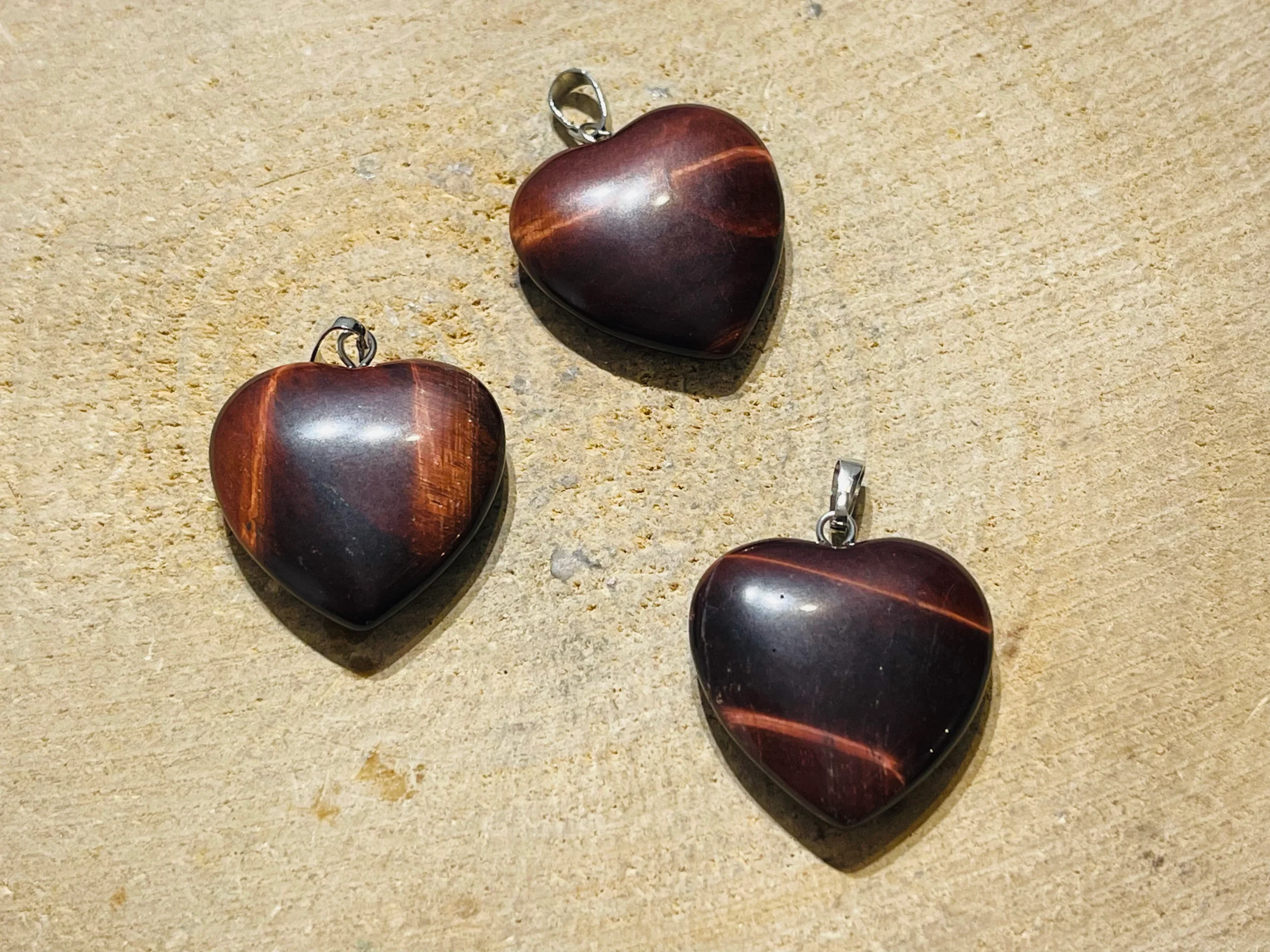 Pendentif en Oeil de Taureau en forme de cœur – Image 4