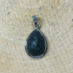 Pendentif en Pierre de Lave en forme de goutte d’eau