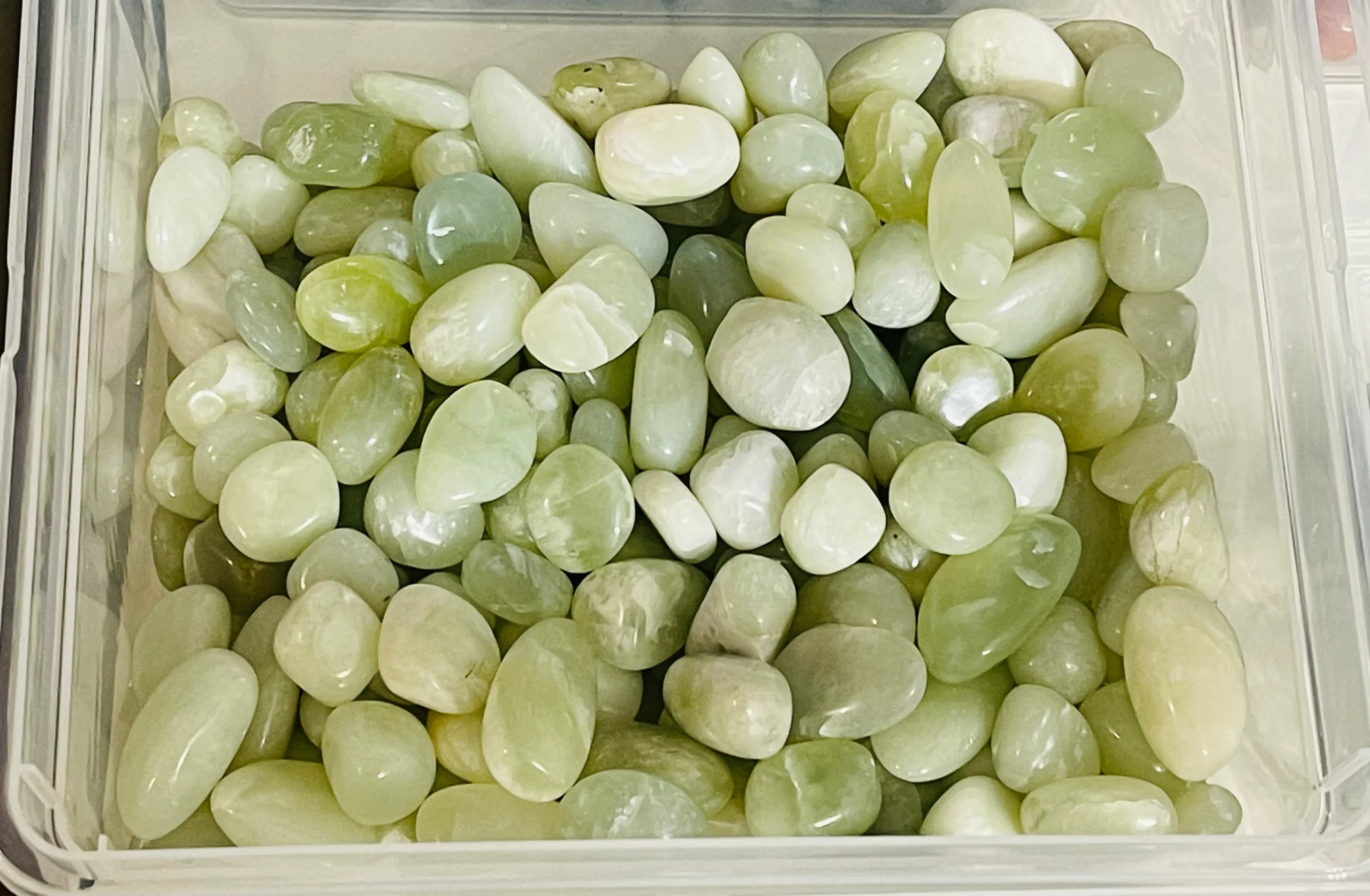 Lot de 5 pierres roulées naturelles en Jade vert clair – Image 2