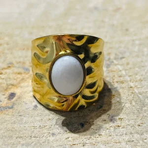 Bague sertie d´un Jade blanc, taille réglable