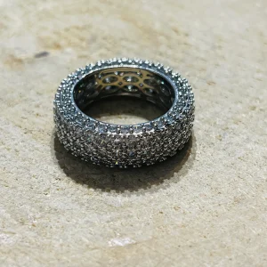 Bague sertie de diamants CZ.