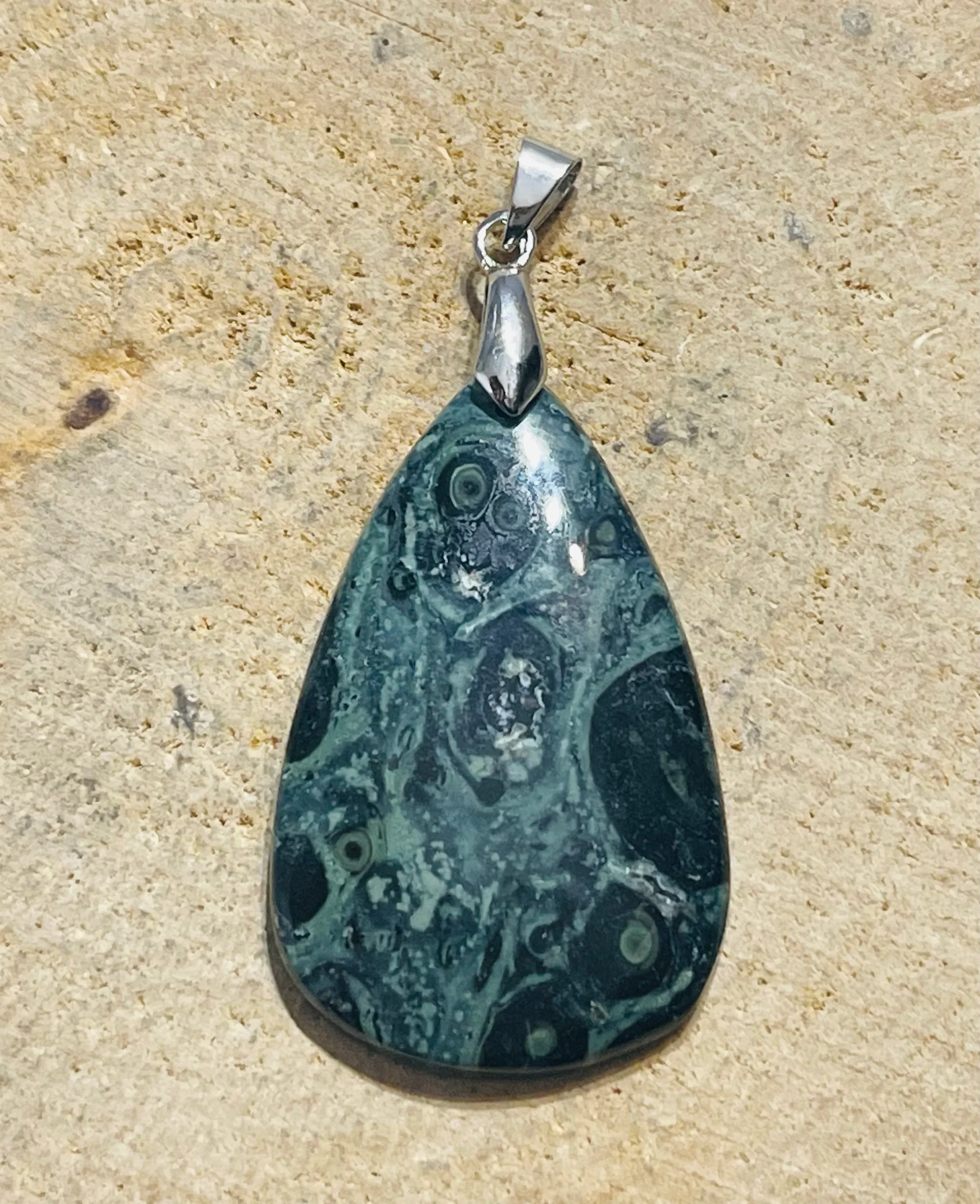 Pendentifs en Jaspe Kambaba au choix (2) – Image 6