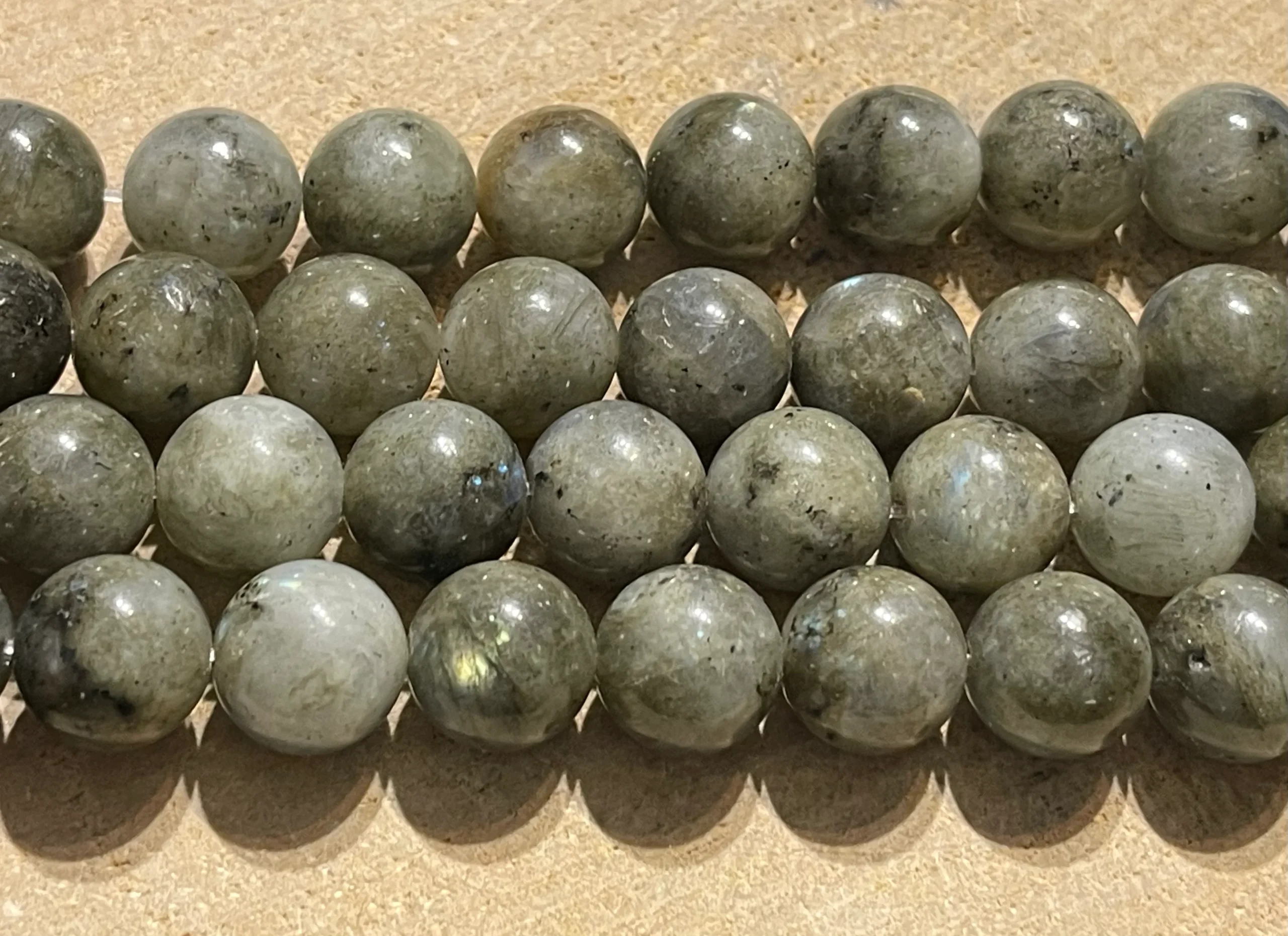 Perles en pierre naturelle en Labradorite en 12 mm – Image 3