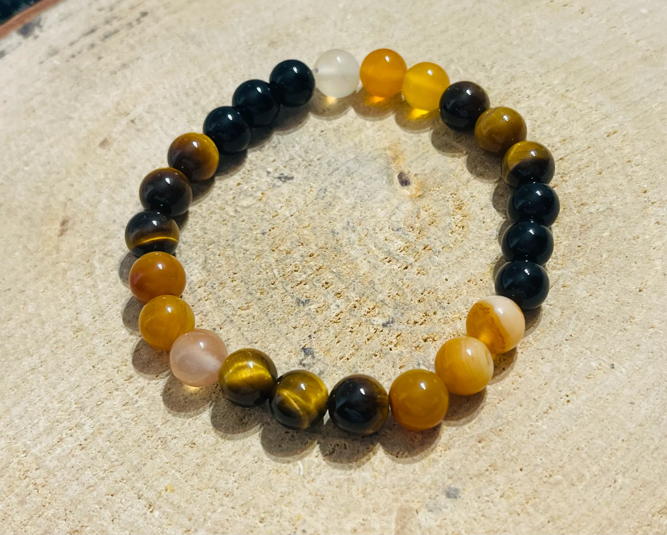 Lot de 5 Bracelets en perles naturelles en Oeil de tigre, Agate et Onyx en 8 mm (54) – Image 3