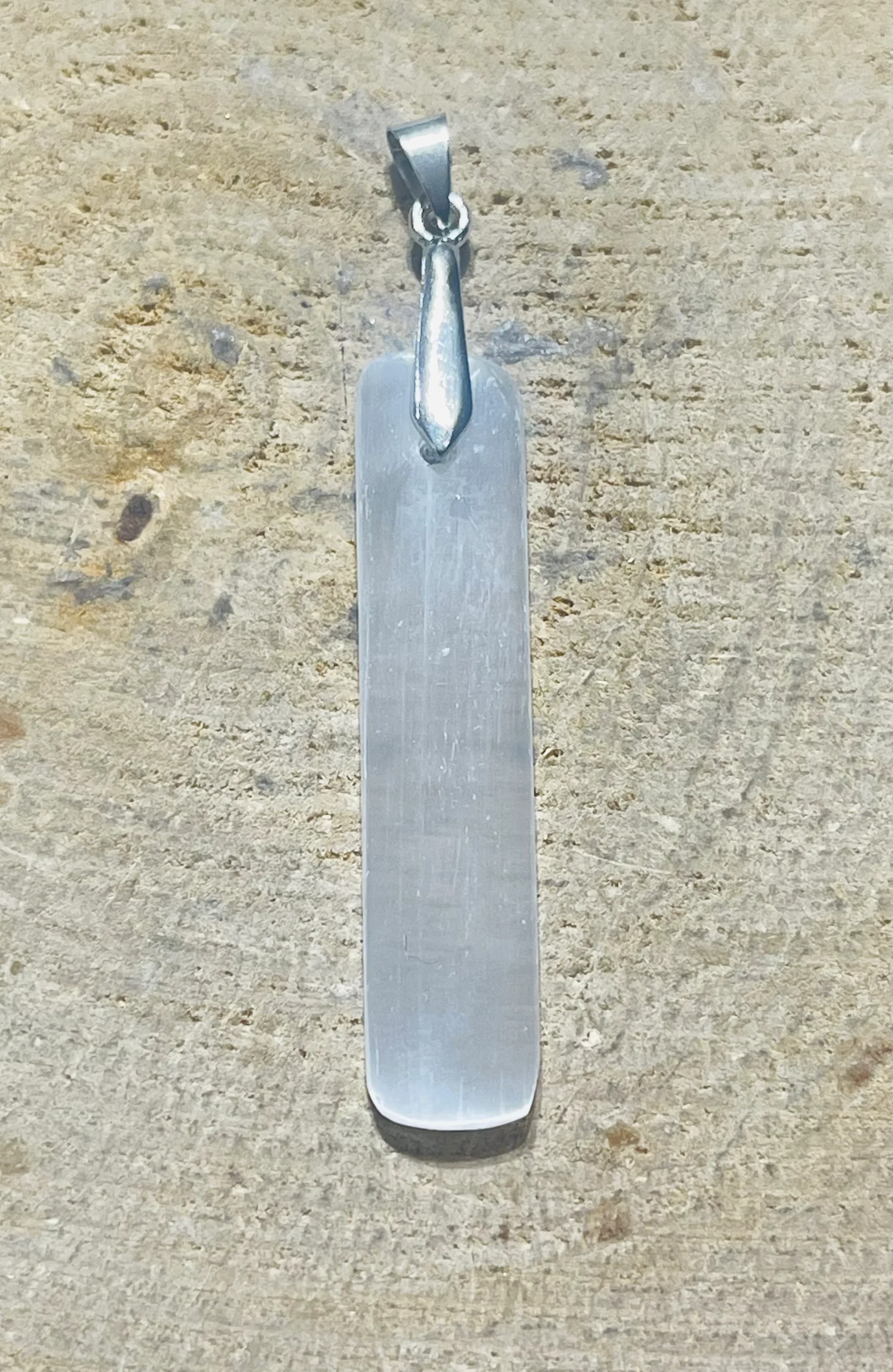 Pendentif en Sélénite – Image 3