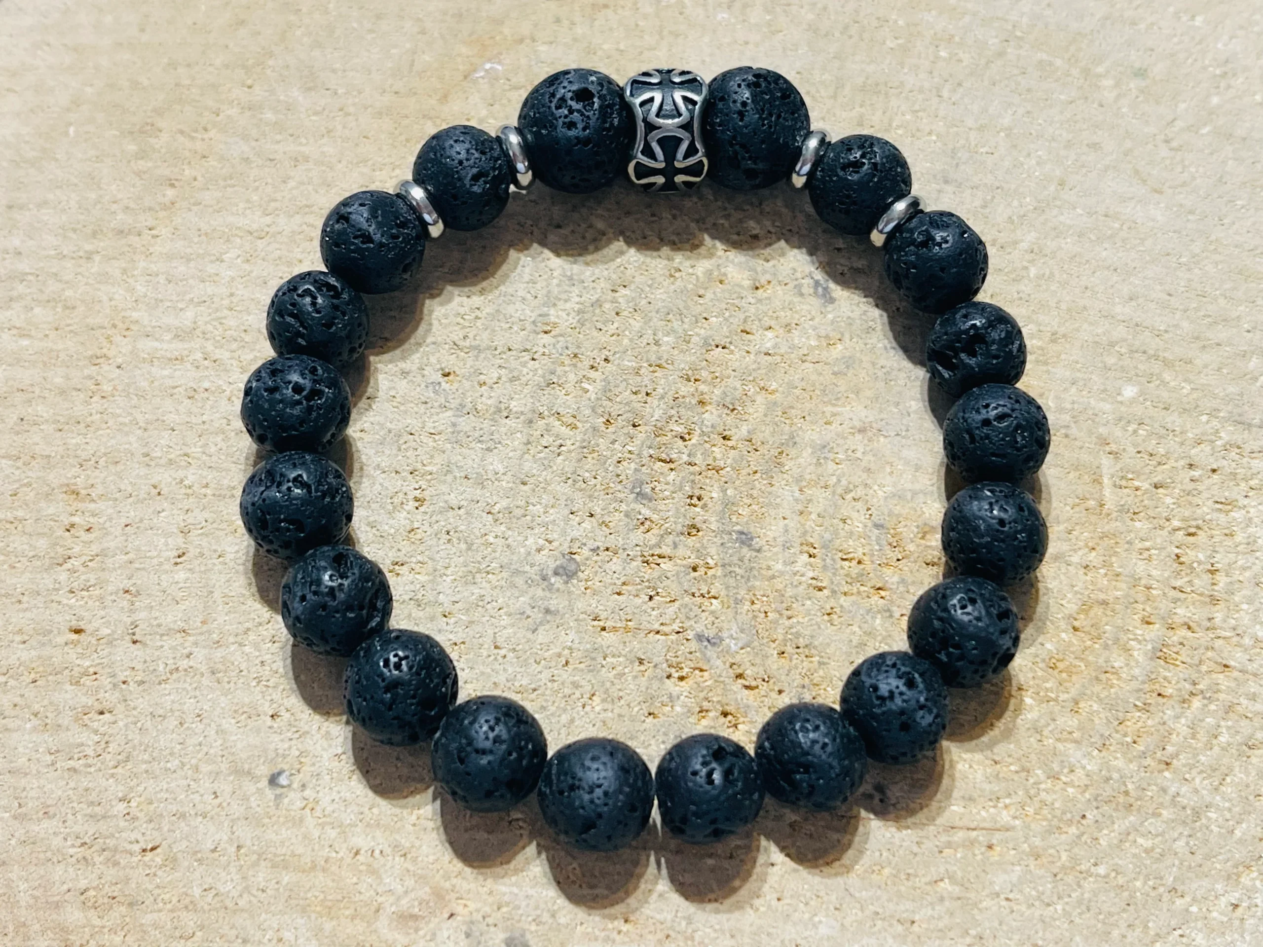 Lot de 5 Bracelets en perles naturelles en Pierre de Lave et croix en acier inoxydable (1)