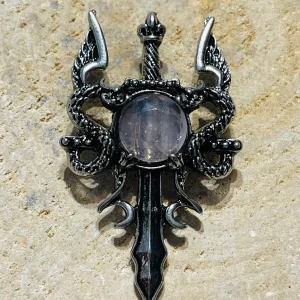 Pendentif épée dragons serti d'un quartz rose