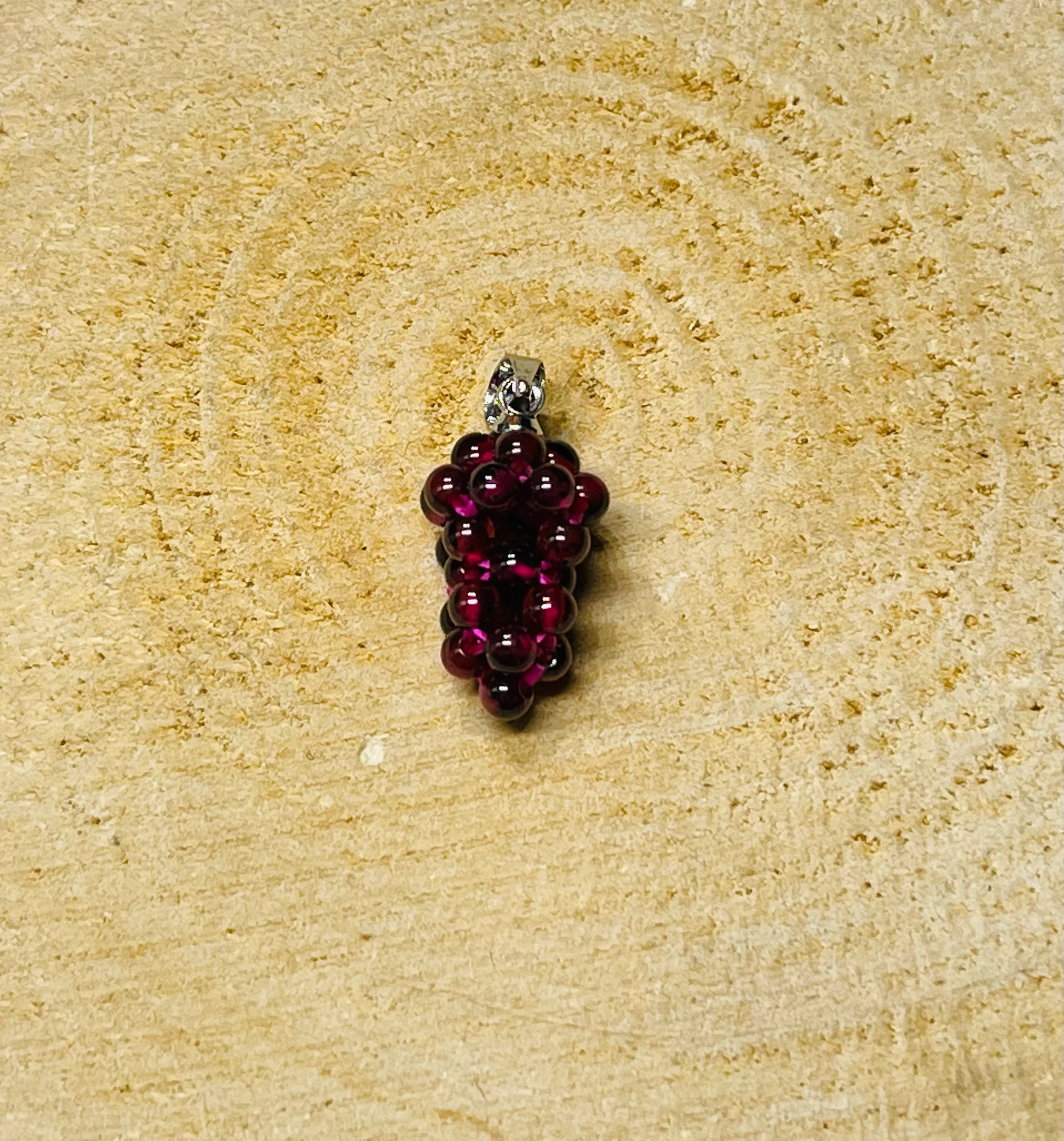 Pendentif en Grenat en forme de Grappe de raisin – Image 3