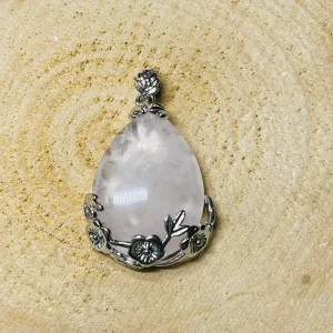 Pendentif en Quartz rose cabochon et fleurs