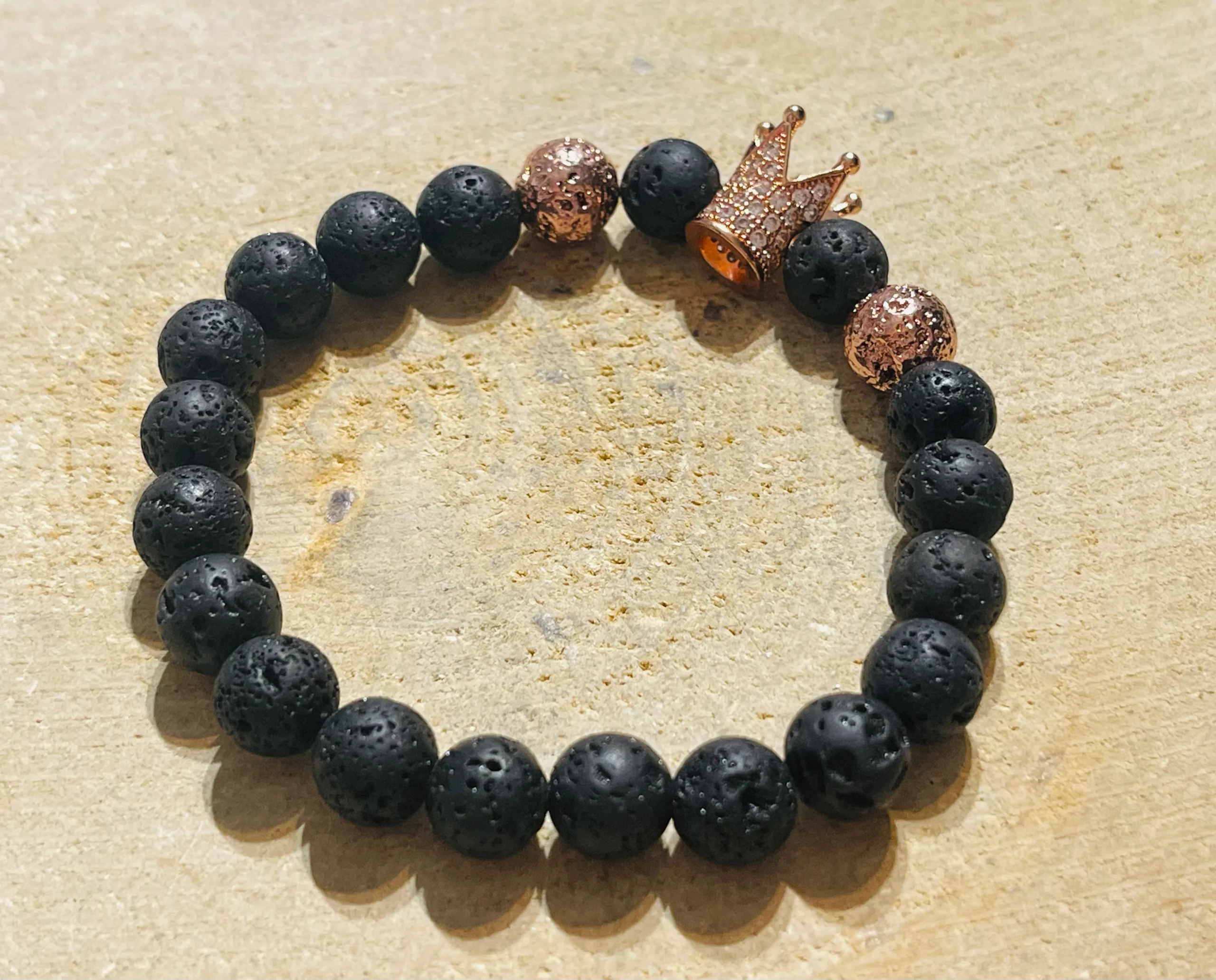 Lot de 5 Bracelets en perles naturelles en Pierre de Lave et couronne diamants Cz (11) – Image 3