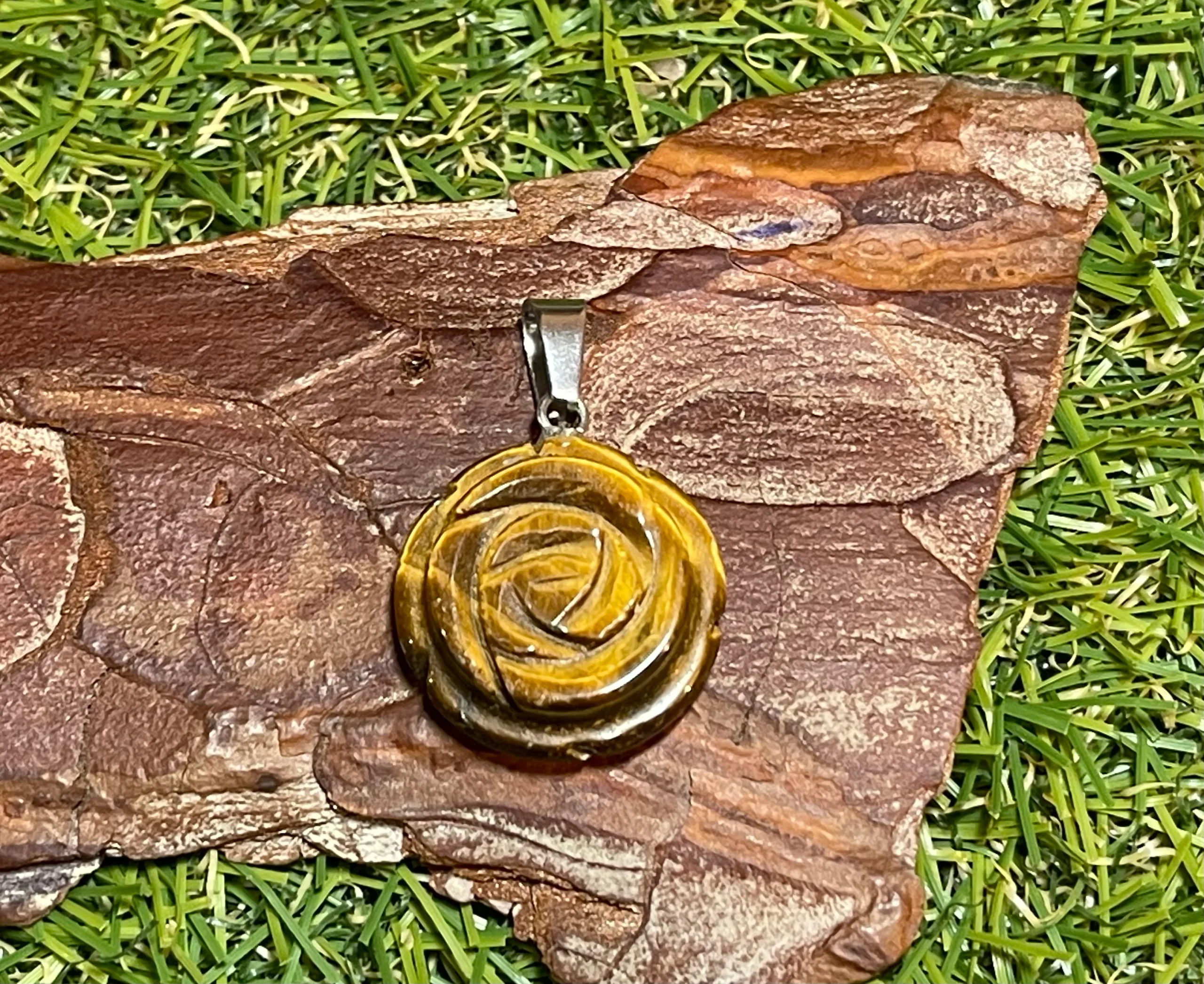 Pendentif Fleur en Œil de tigre