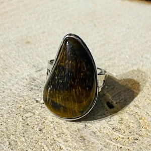 Bague sertie d’un Oeil de tigre (taille réglable)