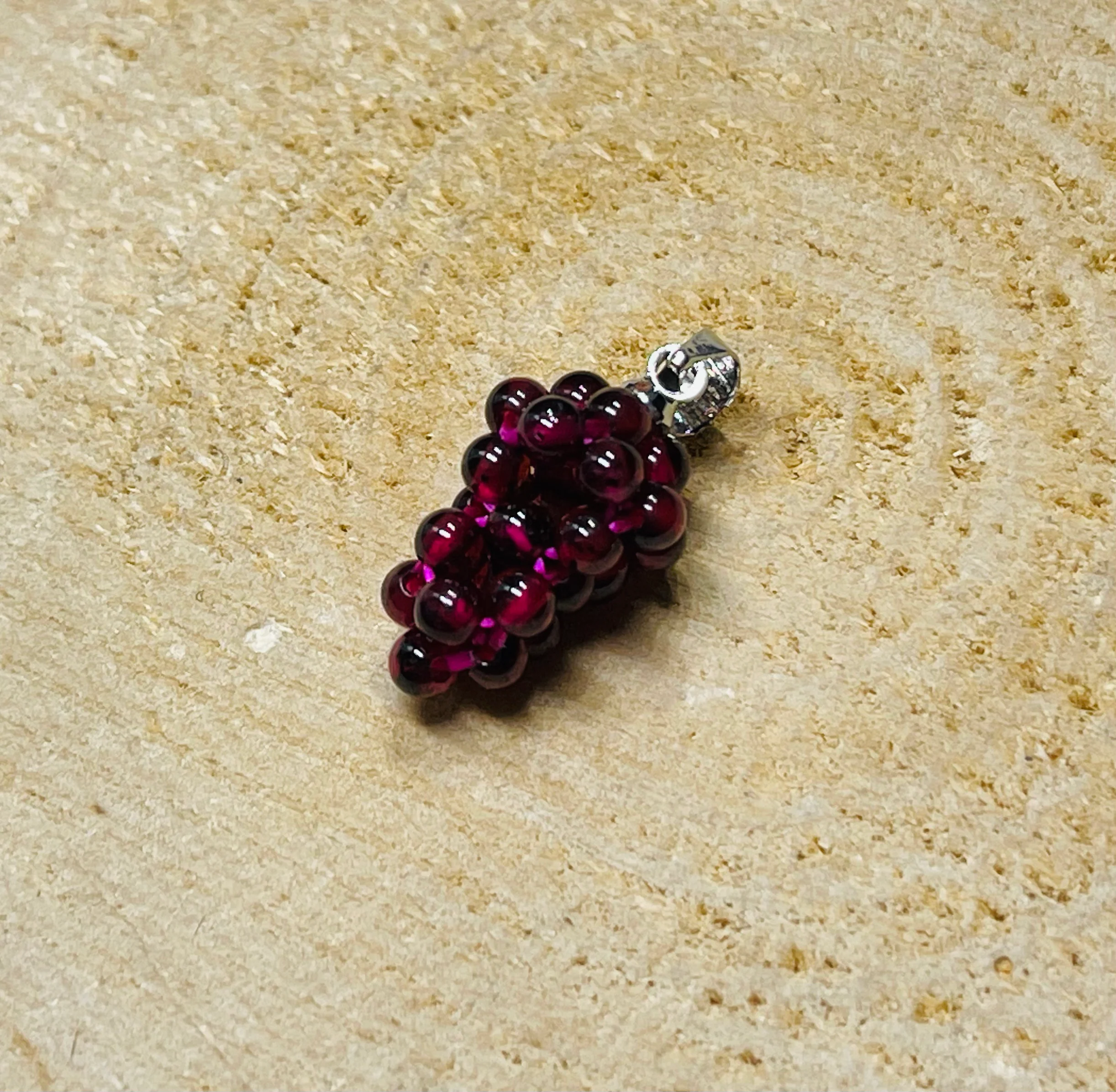 Pendentif en Grenat en forme de Grappe de raisin – Image 4