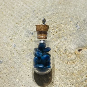 Fiole remplie de pépites en pierre naturelle Lapis-lazuli