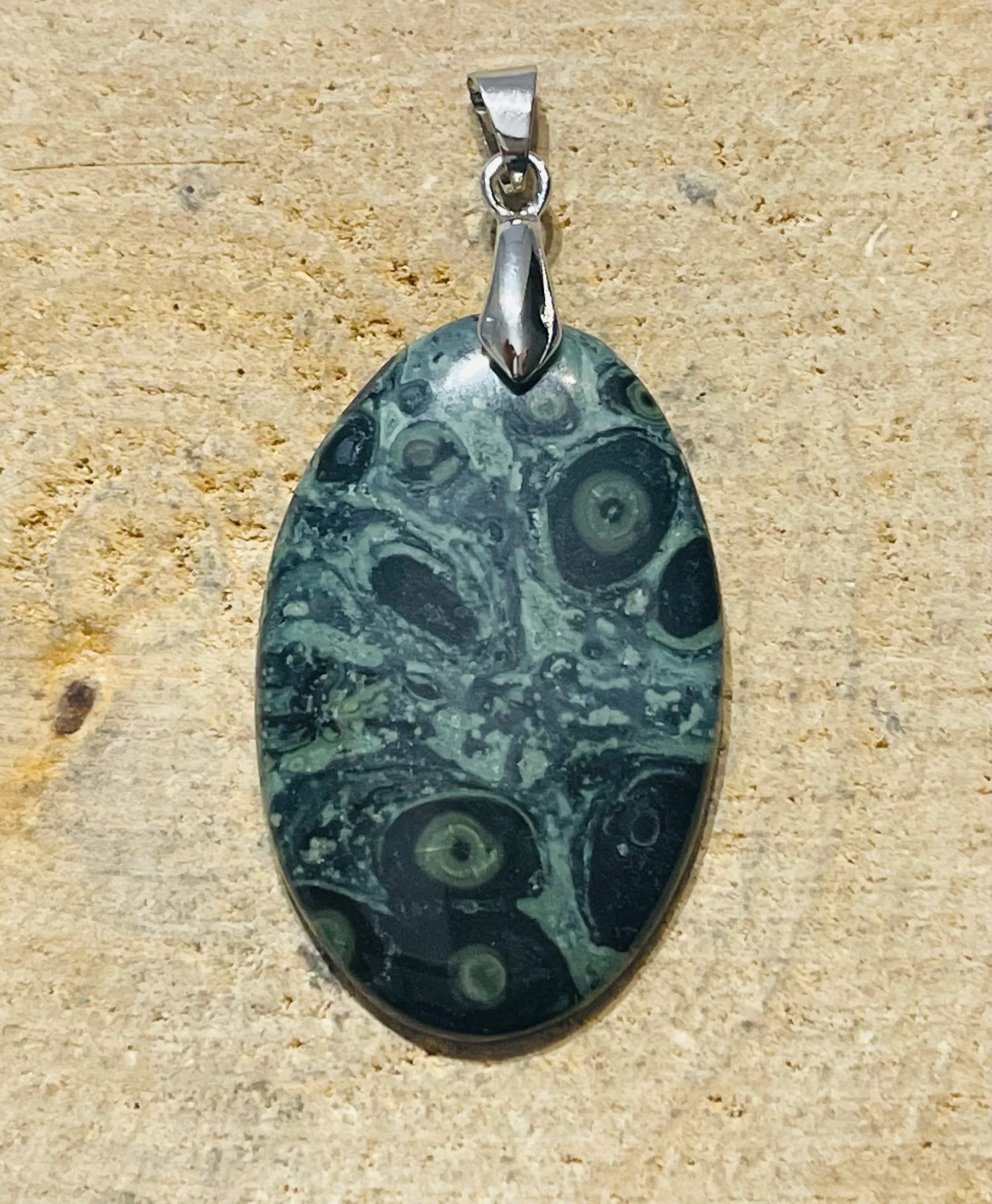 Pendentifs en Jaspe Kambaba au choix (2) – Image 5