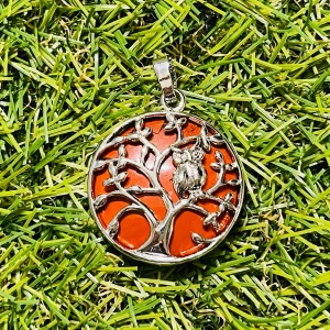 Pendentif en Jaspe rouge avec arbre et hibou