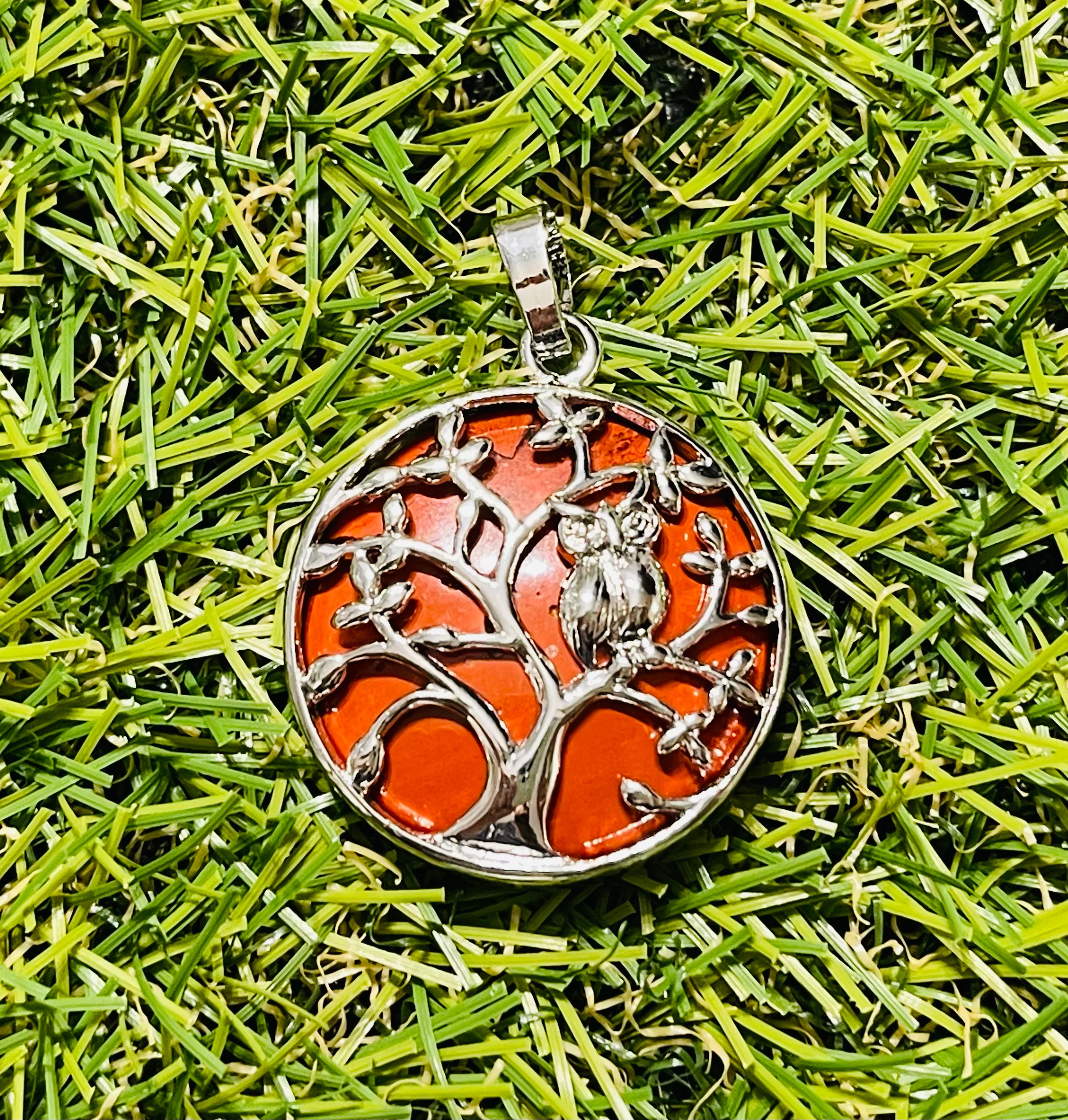 Pendentif en Jaspe rouge avec arbre et hibou – Image 2