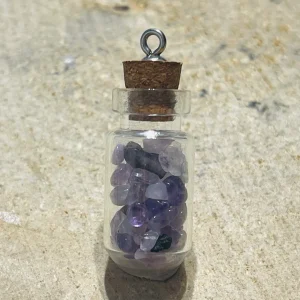 Fiole remplie de pépites en pierre naturelle Améthyste