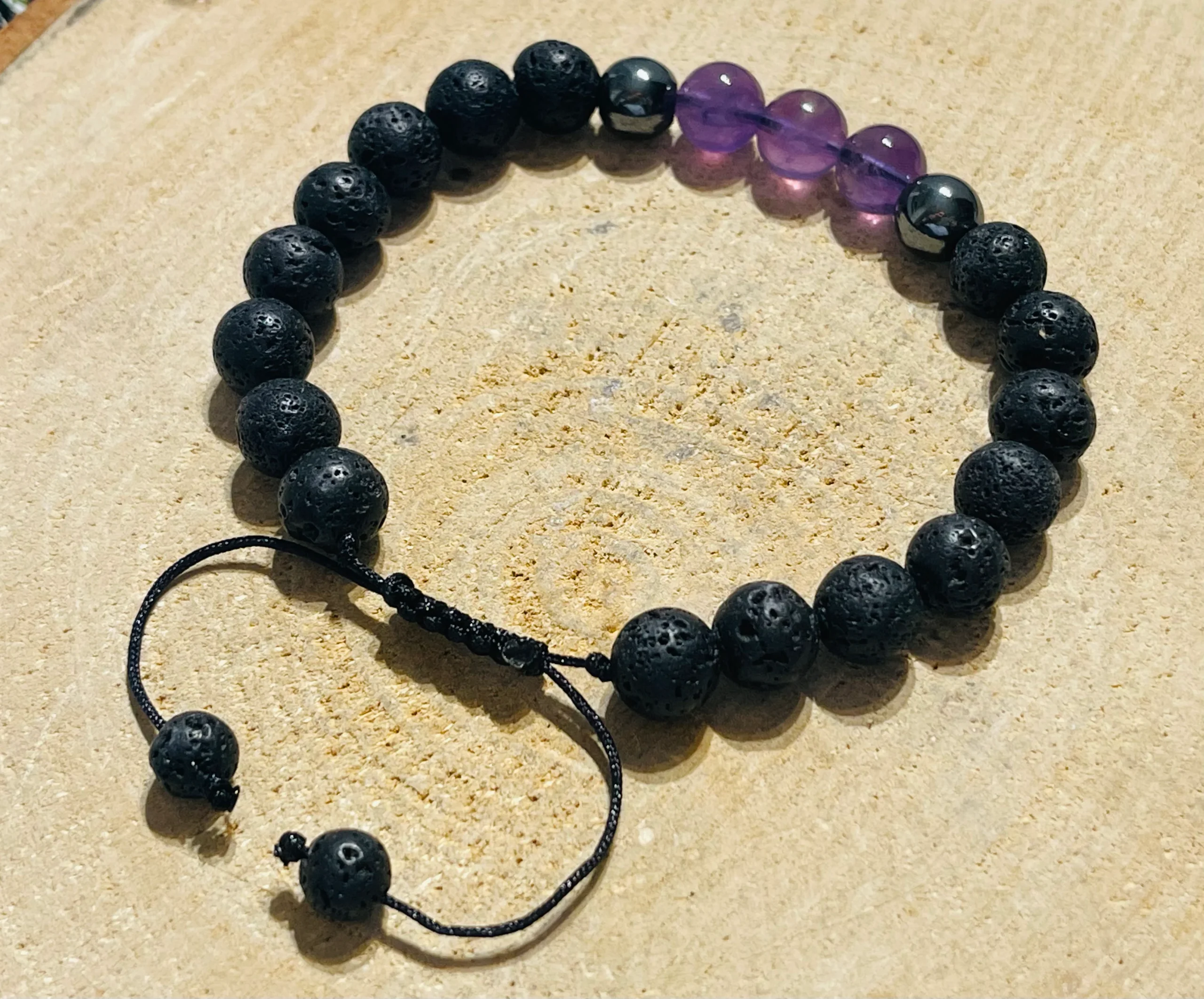 Lot de 5 Bracelets réglables en perles naturelles en Pierre de lave, Hématite et Améthyste (8) – Image 3