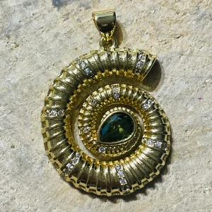 Pendentif en forme d’escargot et diamants Cz