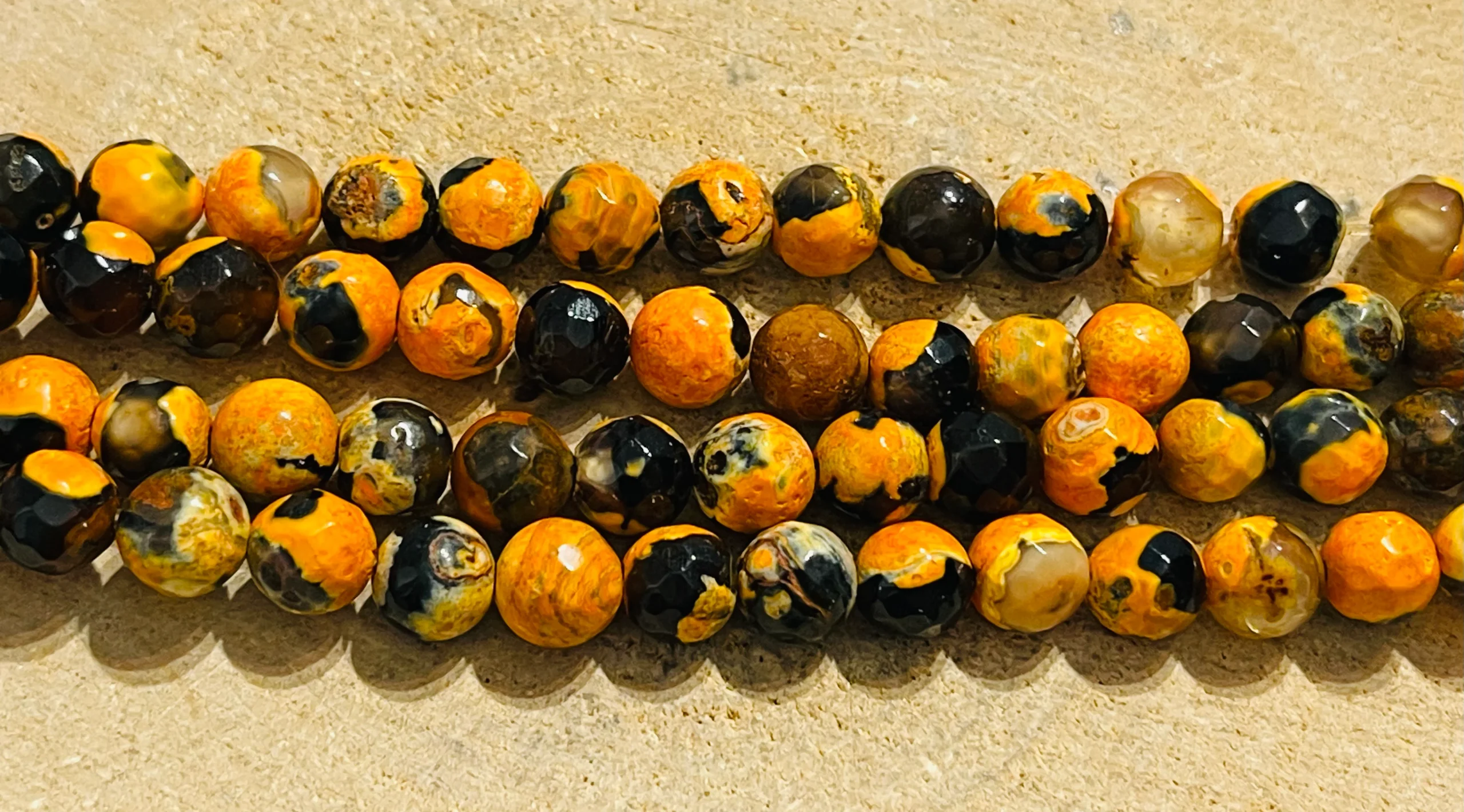 Perles naturelles en Agate de feu facettée en 8 mm