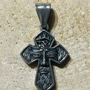 Pendentif en forme de croix avec Jesus Christ et sa chaîne