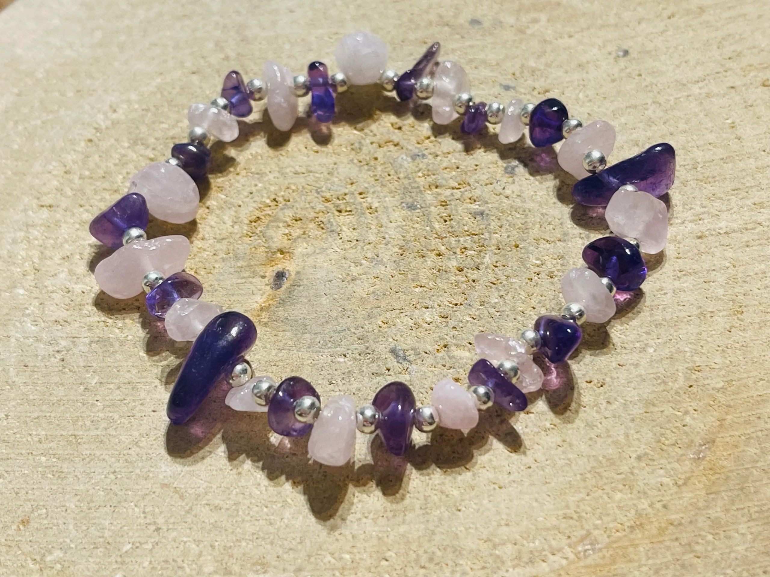 Lot de 5 Bracelets en pierres naturelles en Améthyste et Quartz rose (12) – Image 3