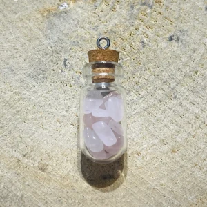 Fiole remplie de pépites en pierre naturelle Quartz rose