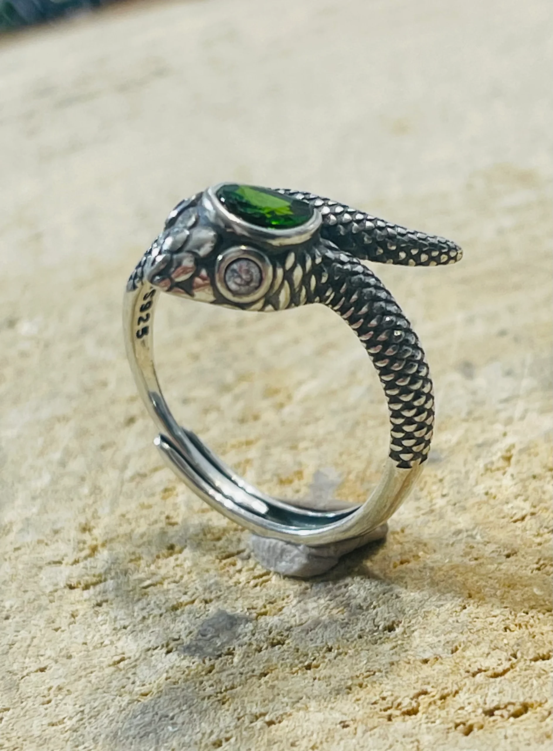 Bague Serpent en Argent 925 sertie d’une Diopside, Taille 57-60 (réglable) – Image 2
