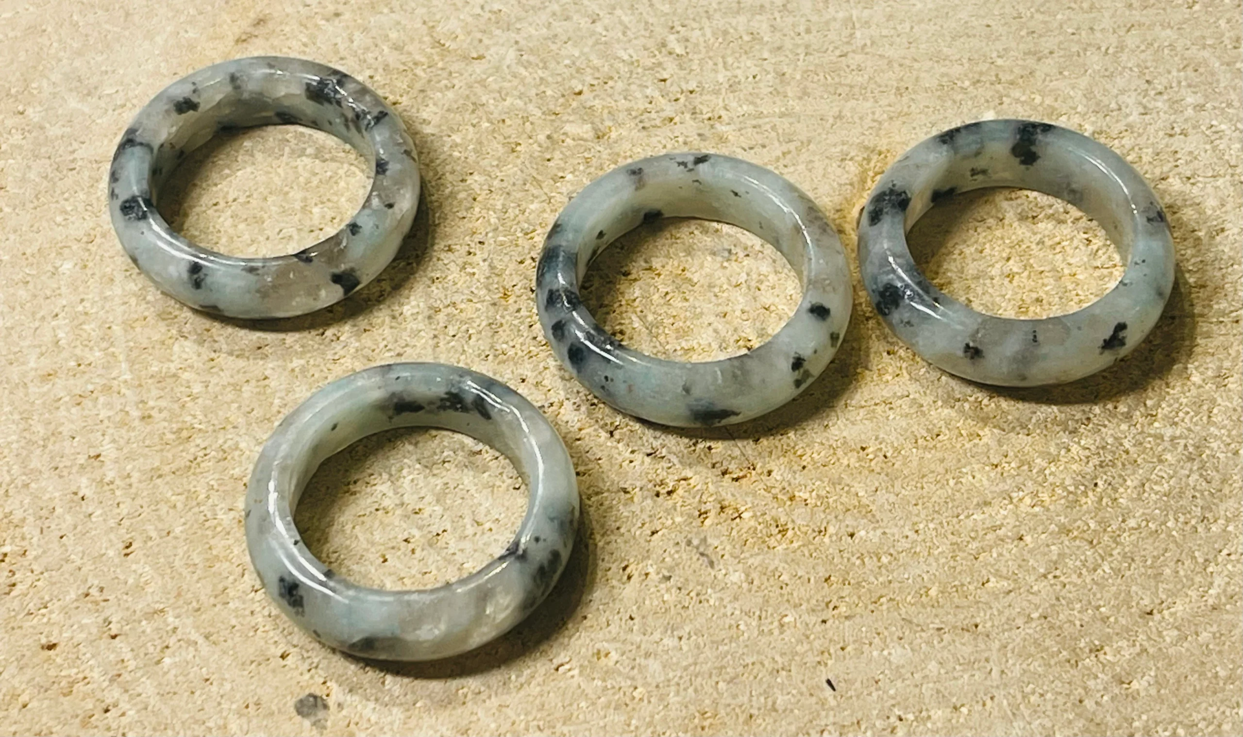 Bague en Jaspe Kiwi, Taille 57