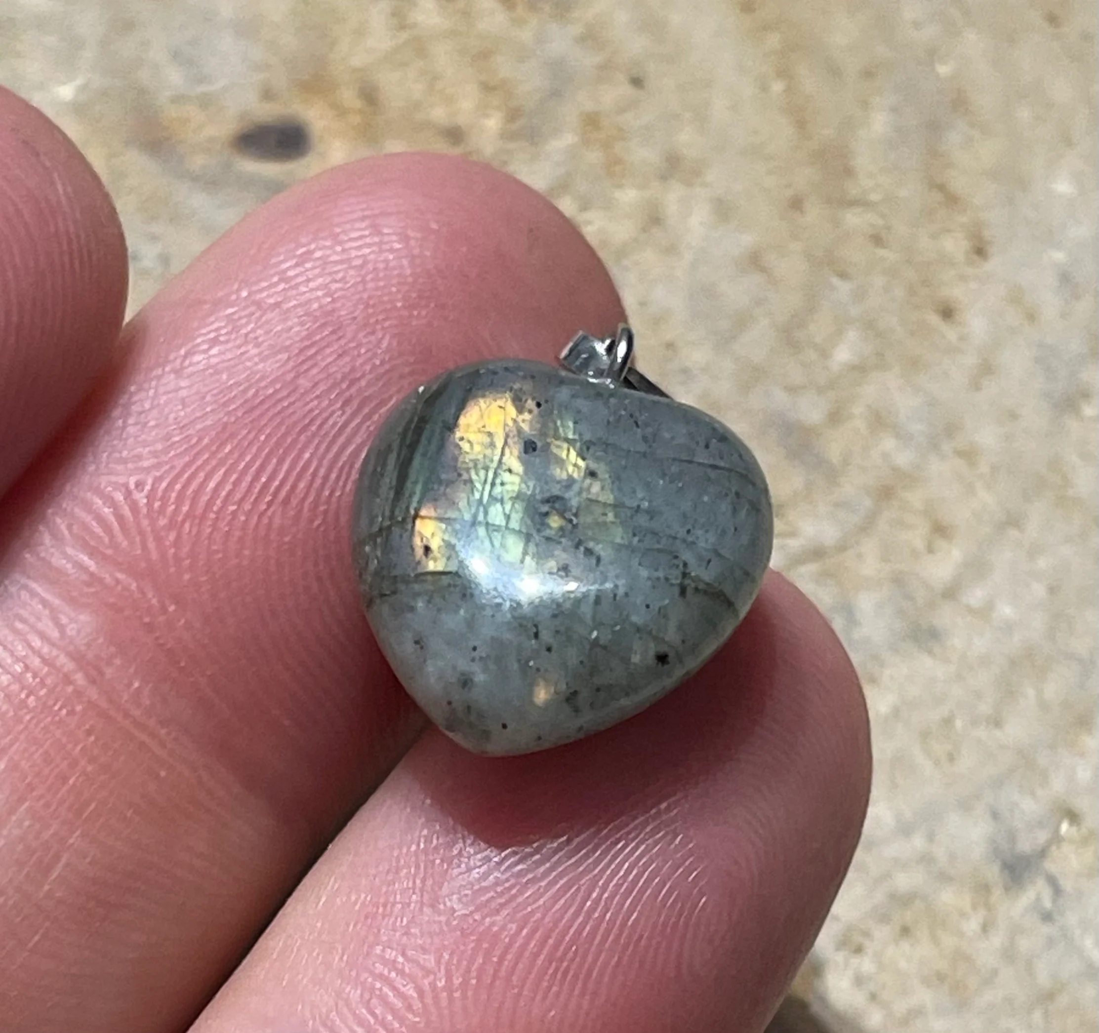 Pendentif en Labradorite en forme de cœur – Image 3