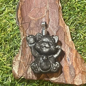 Pendentif en Obsidienne argentée en forme de chat
