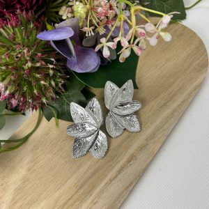 BOUCLES D’OREILLES FLEURS ARGENTEES