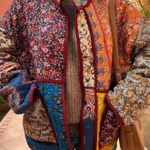 Veste Patchwork Vintage Colorée avec Motifs Floraux et Géométriques