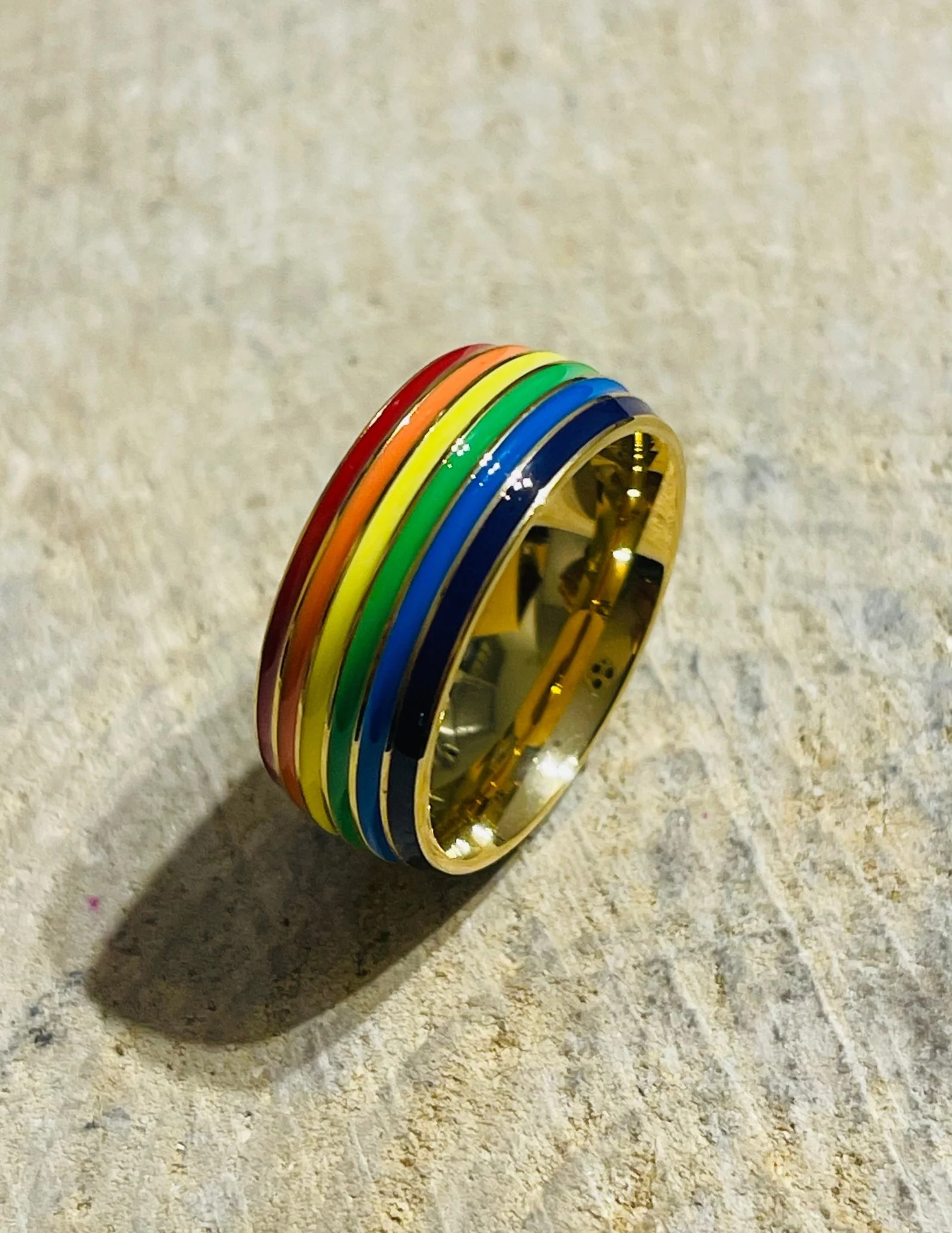 Bague arc en ciel LGBT doré , Taille 55 – Image 2