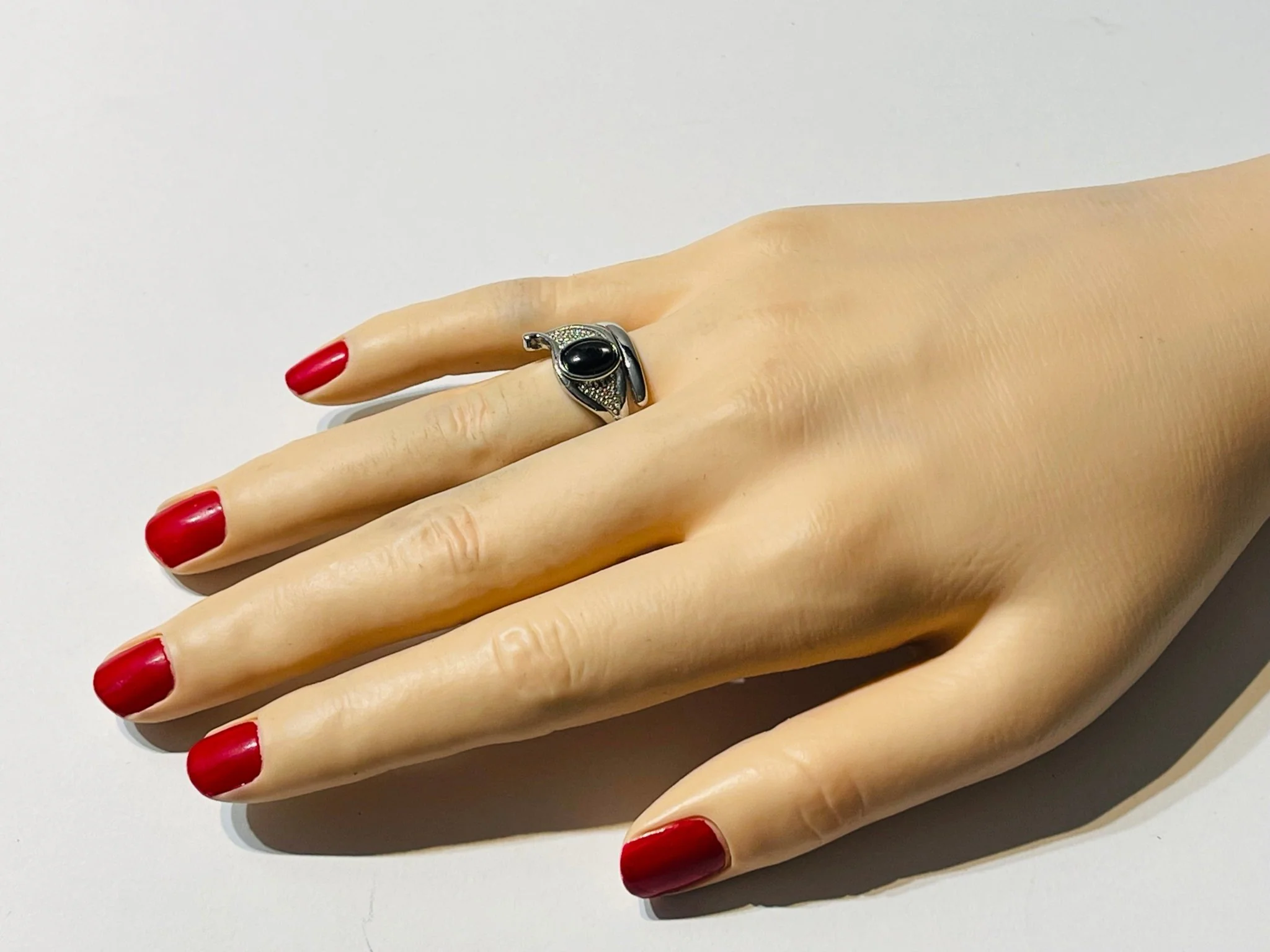 Bague en Oeil d' Horus sertie d'un Hypersthène , taille réglable – Image 3