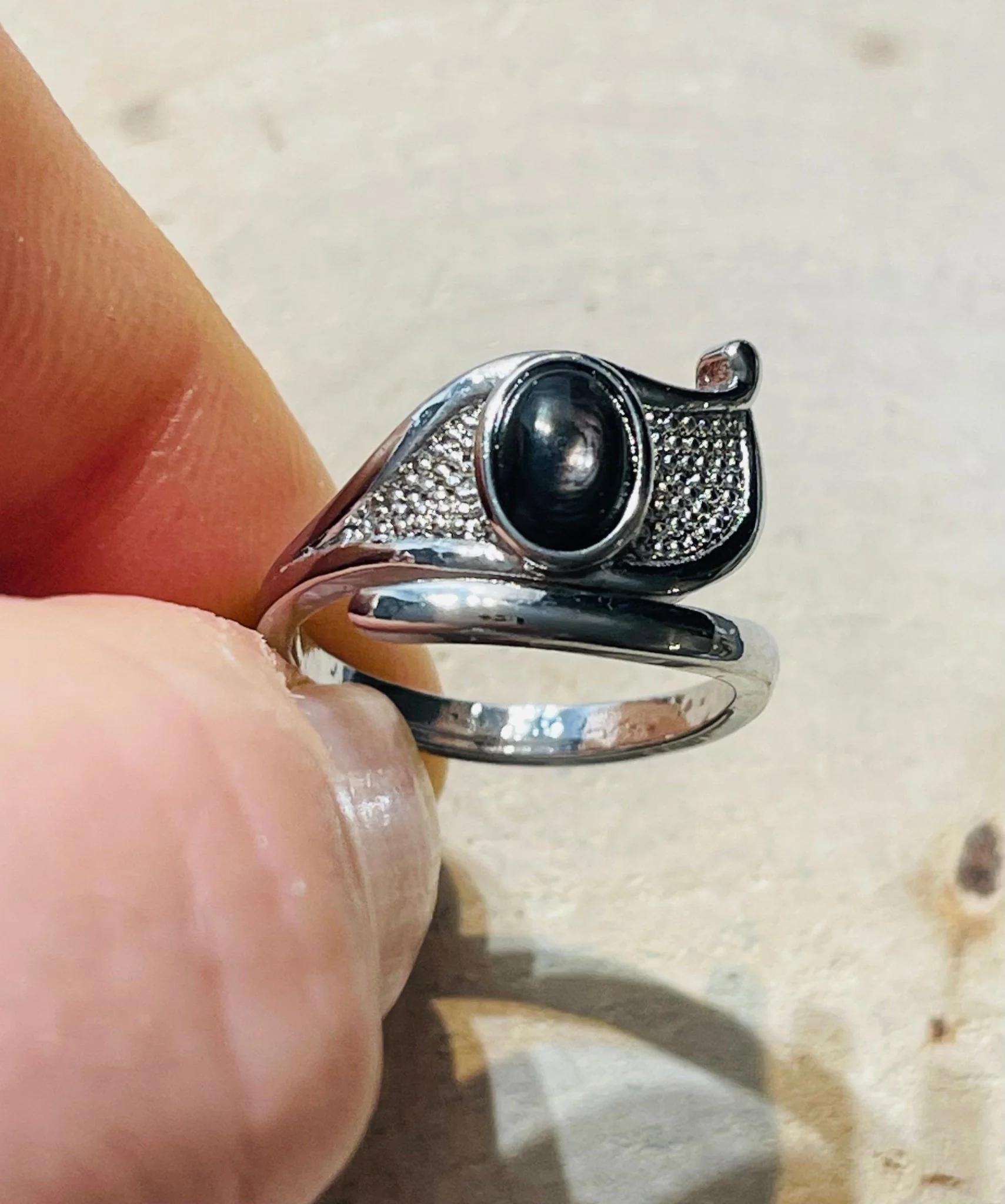 Bague en Oeil d' Horus sertie d'un Hypersthène , taille réglable – Image 4