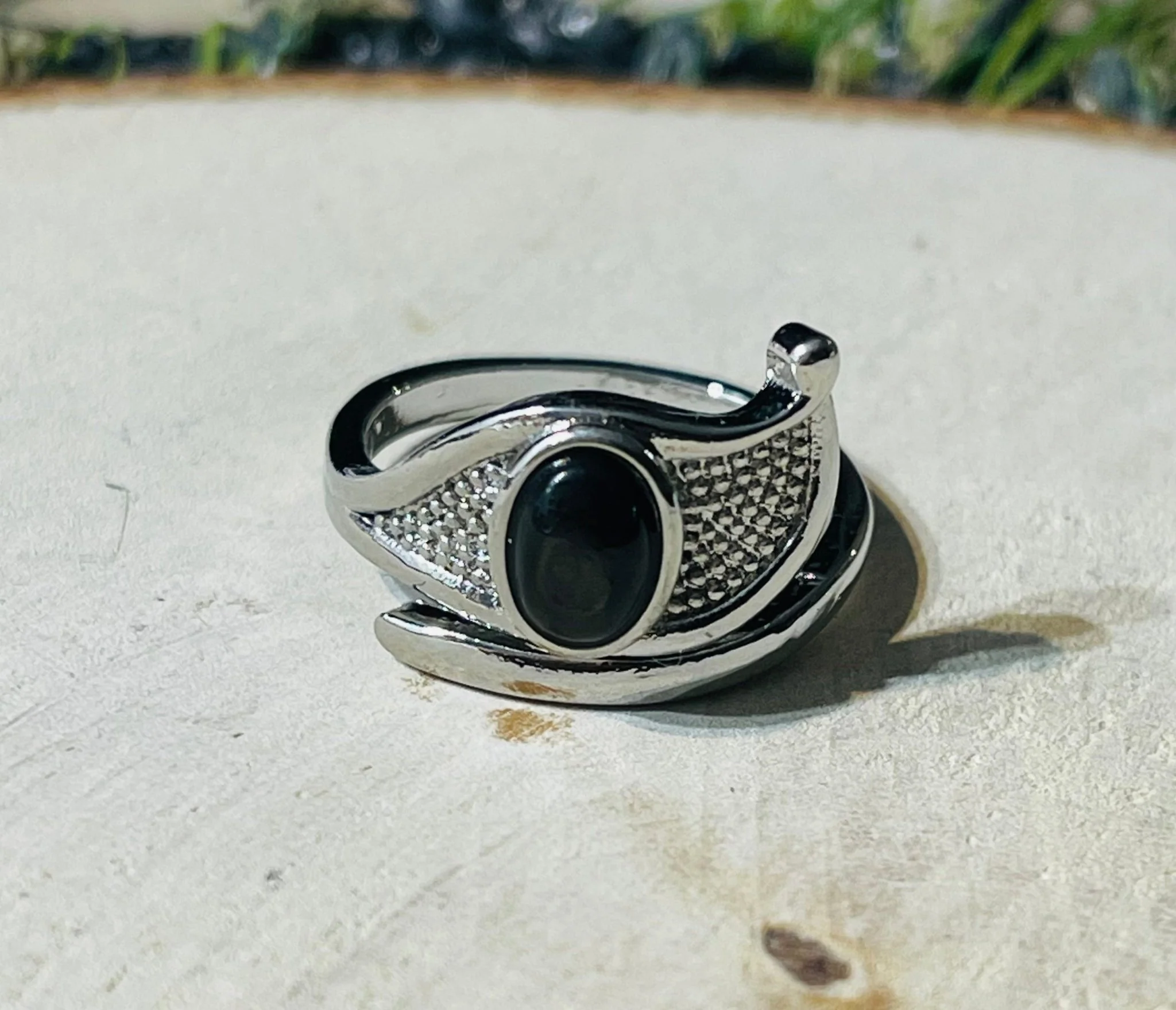 Bague en Oeil d' Horus sertie d'un Hypersthène , taille réglable – Image 2