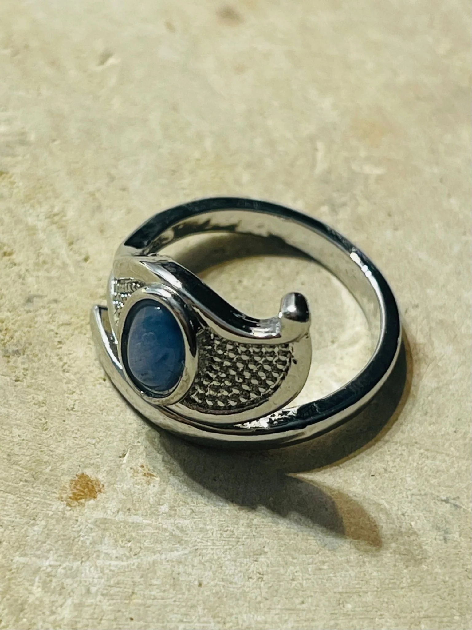 Bague en Oeil d' Horus sertie d'une Cyanite, taille réglable – Image 5