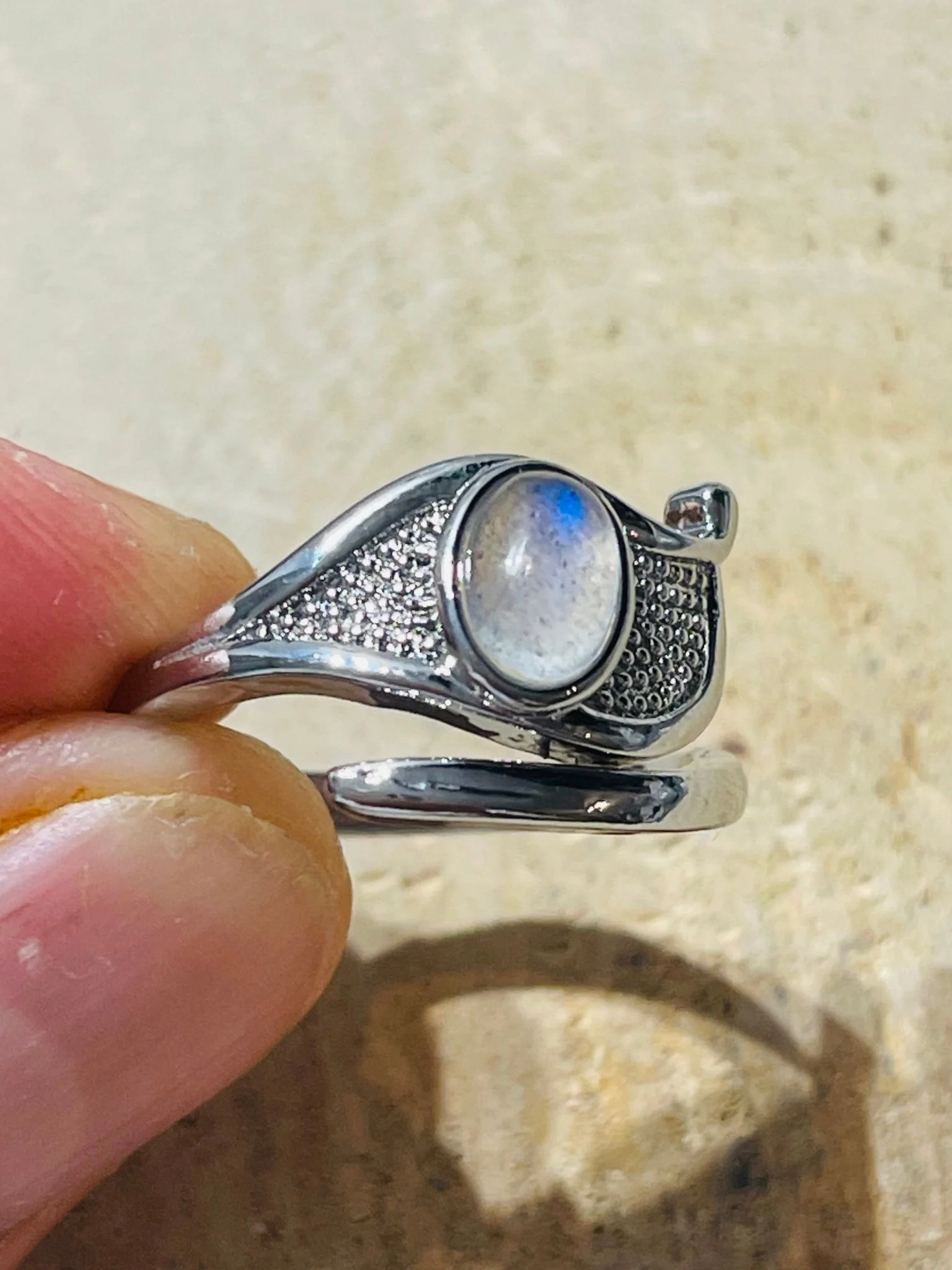 Bague en Oeil d' Horus sertie d'une Labradorite, taille réglable – Image 4