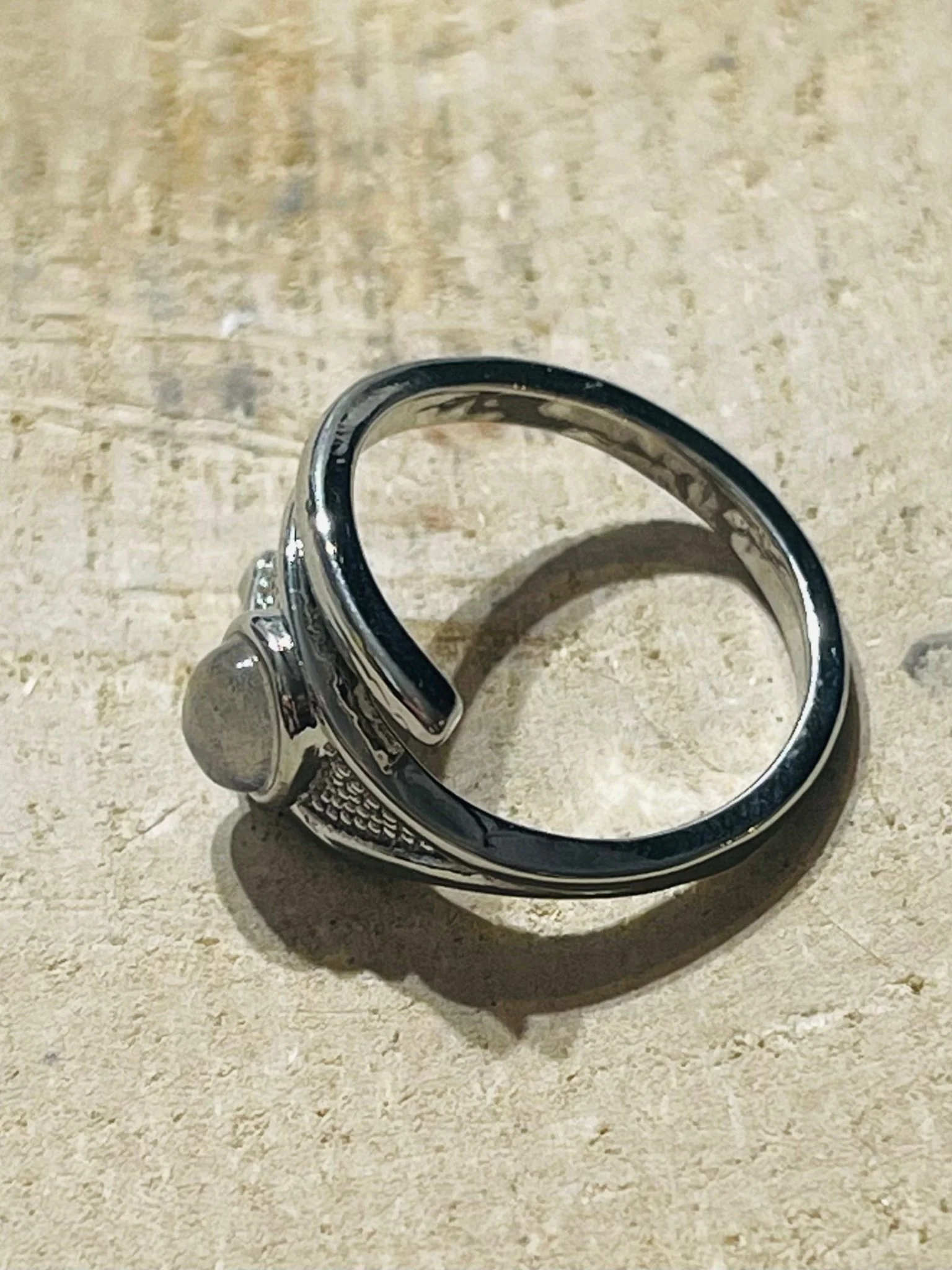 Bague en Oeil d' Horus sertie d'une Labradorite, taille réglable – Image 5